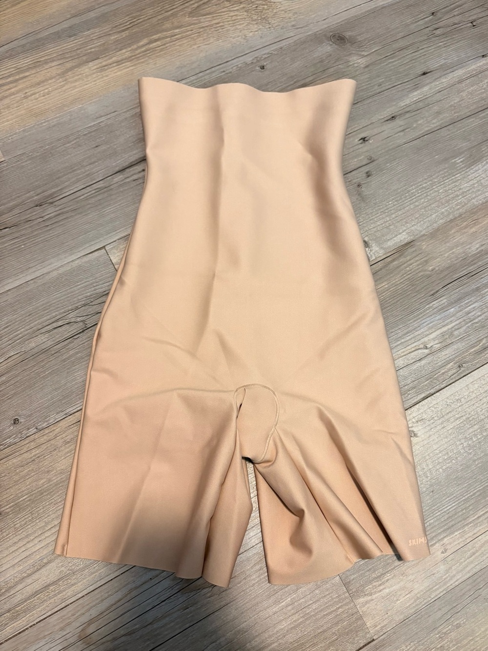 SKIMS Kim Kardashian Body CS high waisted shorts medium new with tags